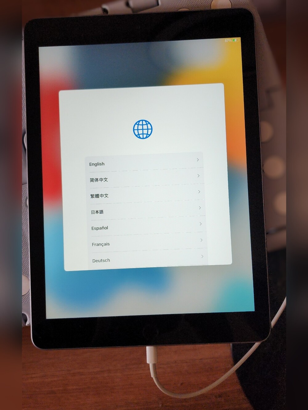 Apple iPad - Space Gray 6th Generation - Picture 3 of 11